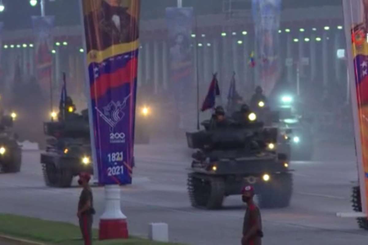 Venezuela, bağımsızlığının 210'uncu yılını askeri geçit töreniyle kutladı