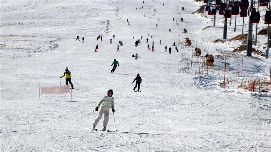 Yabancı kayakseverler Kovid-19'a rağmen Erciyes'i tercih etti