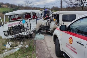 Yalova’da yolcu minibüsü ve panelvan çarpıştı: 5 yaralı