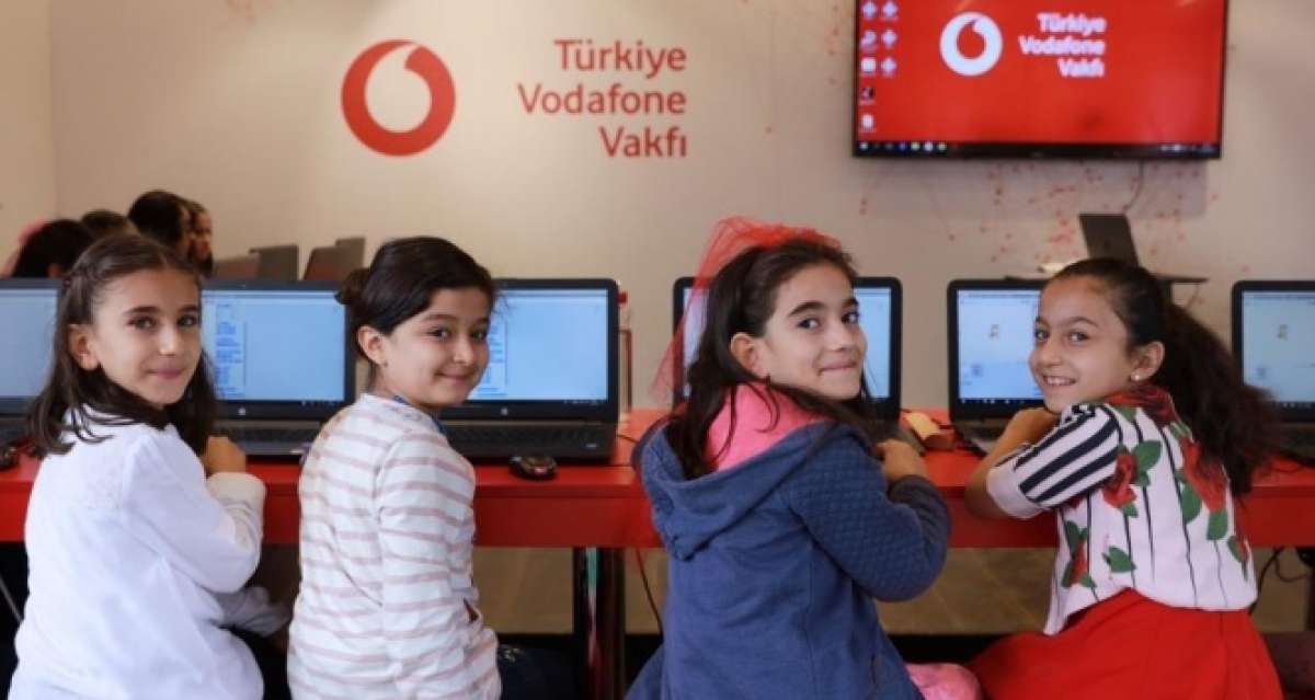 'Yarını Kodlayanlar'dan kız çocukları için kodlama eğitimi
