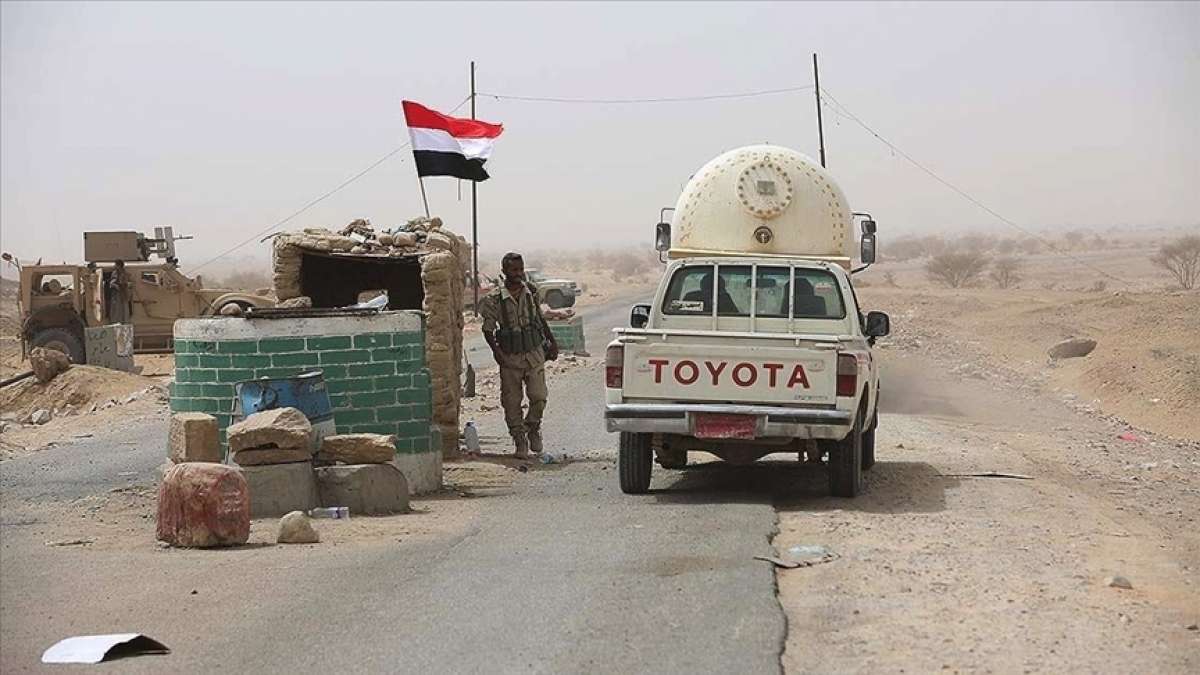 Yemen hükümetine bağlı güçler, Husilerin saldırı altında tuttuğu Marib'e destek kuvvetleri gönd