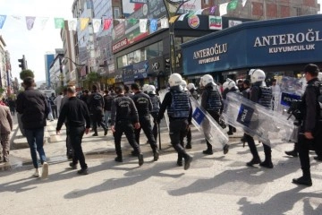 Yeşil Sol Parti mitinginde polise taş attılar: 10 gözaltı