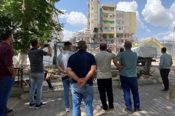 Yıkımı film gibi izlediler