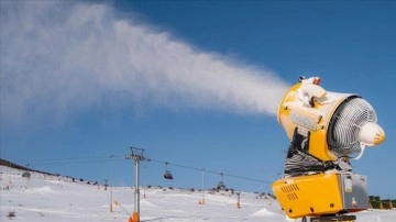Yıldız Dağı Kayak Merkezi'nde suni karlama çalışmaları devam ediyor
