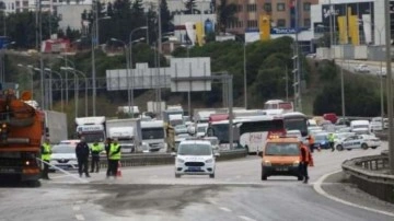 Yola beton harcı döküldü, TEM Otoyolu trafiğe kapandı