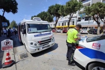 Yolcu dolu minibüsün şoförü alkollü çıktı, gözaltına alındı