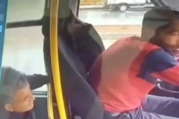 Yolcu olarak bindiği minib&uuml;ste s&uuml;r&uuml;c&uuml;n&uuml;n 10 bin TL'sini &ccedil;aldı