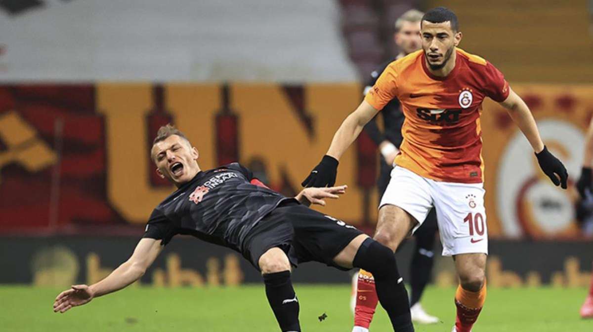 Younes Belhanda, Sivasspor maçının ardından TT Stadı'nın zeminini eleştirdi