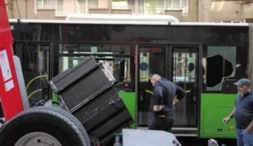 Yük asansörü yolcu dolu otobüse çarptı!