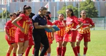 Yukatel Kayseri Kadın FK hafta içi mesaisinde