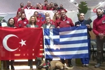 Yunan arama kurtarma ekibi alkışlarla uğurlandı