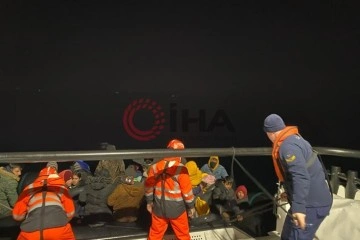 Yunan unsurları tarafından ölüme terk edilen 32 kaçak göçmen kurtarıldı