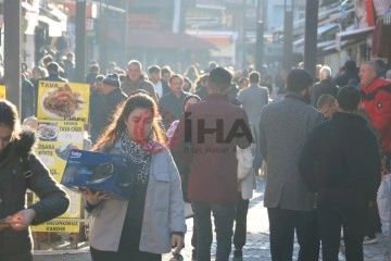 Yunan ve Bulgar turistler yılbaşı alışverişi için Edirne’ye akın etti