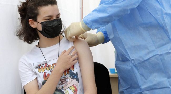 Yunanistan’da aşı olan gençlere 150 euro