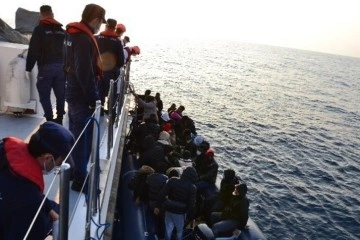 Yunanistan göçmenleri ölüme terk ediyor, Türkiye kurtarıyor