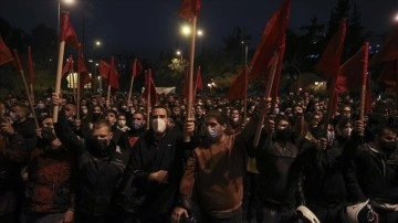 Yunanistan’da 17 Kasım anma yürüyüşünde silahlanma karşıtı slogan atıldı