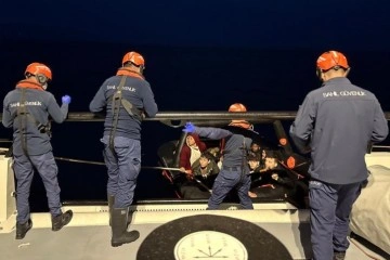 Yunanistan'ın geri ittiği 15 d&uuml;zensiz g&ouml;&ccedil;men kurtarıldı