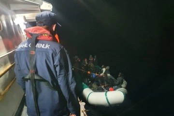 Yunanistan'ın geri ittiği 53 düzensiz göçmen kurtarıldı