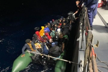 Yunanistan’ın ittiği 38 düzensiz göçmen kurtarıldı
