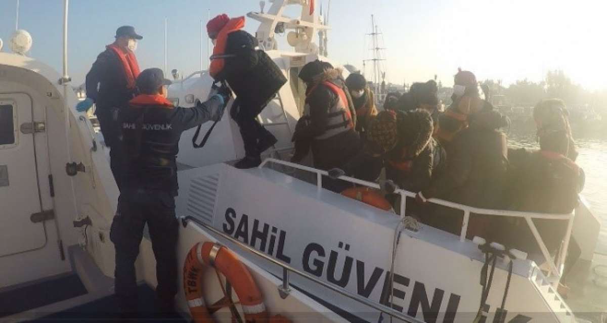 Yunanlıların denize bıraktığı 32 mülteciyi Türk Sahil Güvenliği kurtardı