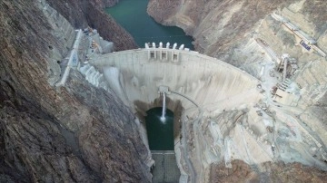 Yusufeli Barajı ve HES'te su seviyesi 74 metreye ulaştı