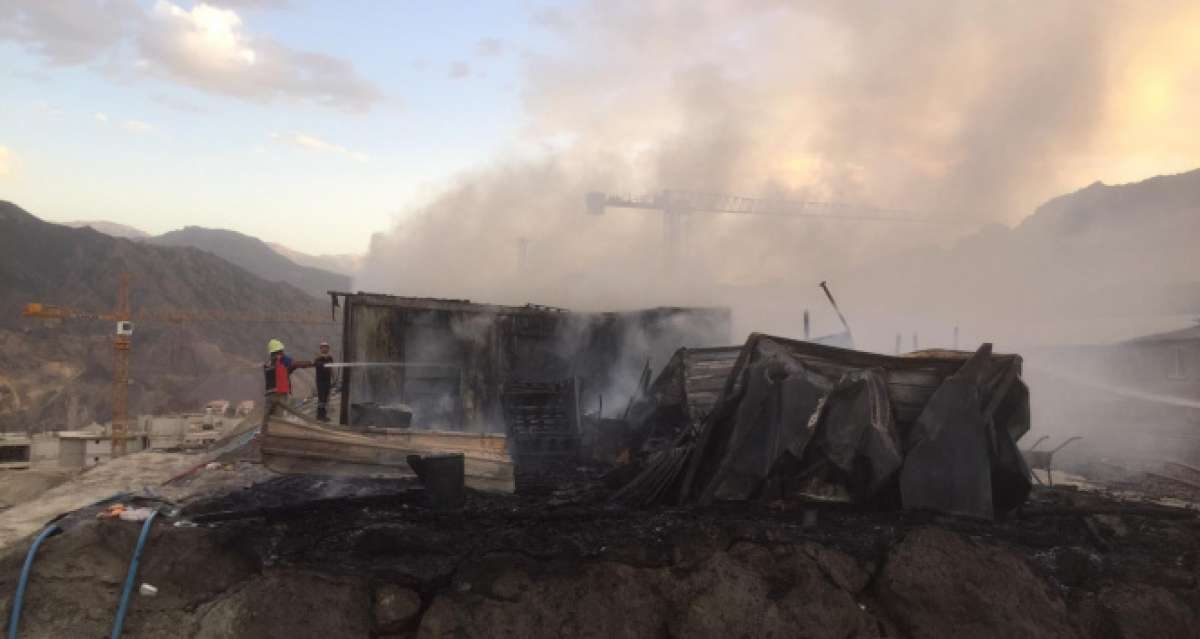 Yusufeli'nde işçilerin kaldığı konteynerde yangın