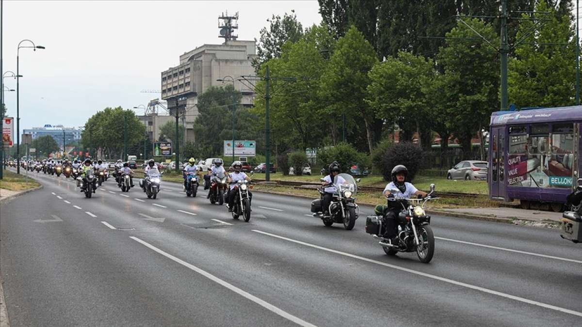 Yüzlerce motosikletli soykırım kurbanları anısına Srebrenitsa'ya hareket etti
