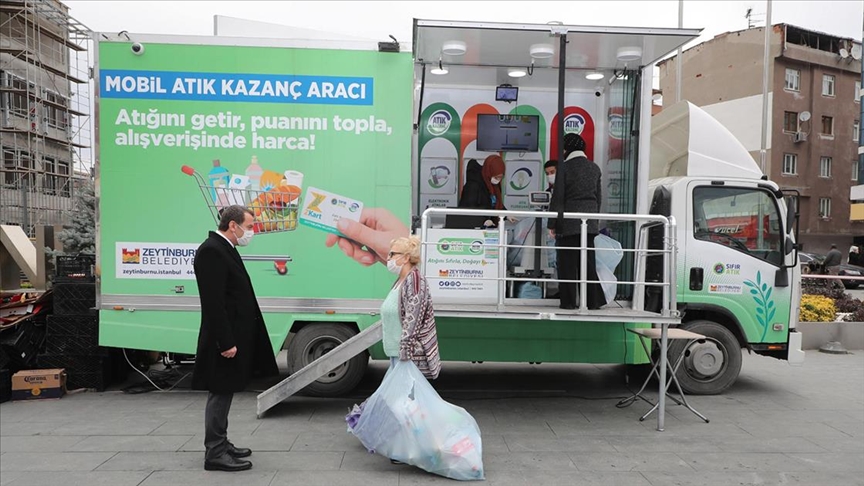 Zeytinburnu'nda mobil atık kazanç aracıyla 24 ton atık toplandı
