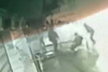 Zeytinburnu’nda sopalı saldırgan bir kişiyi komaya soktu