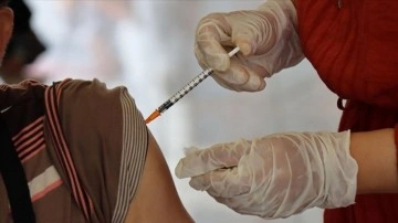 Zimbabve memurlara Kovid-19 aşısı yaptırma zorunluluğu getirdi