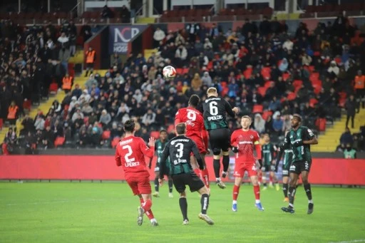 Ziraat T&uuml;rkiye Kupası: Gaziantep FK: 0 - Kocaelispor: 0 (İlk yarı)