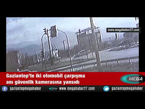 Gaziantep'te iki otomobil çarpışma anı güvenlik kamerasına yansıdı