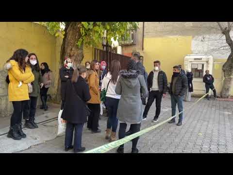 Gaziantep'te okuldaki yangında dumandan etkilenen bir öğretmen hastaneye kaldırıldı