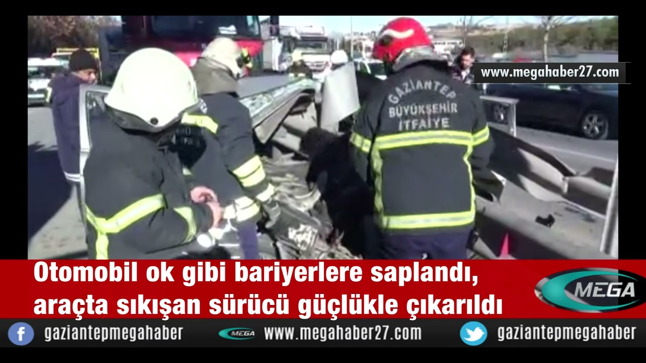 Otomobil ok gibi bariyerlere saplandı, araçta sıkışan sürücü güçlükle çıkarıldı