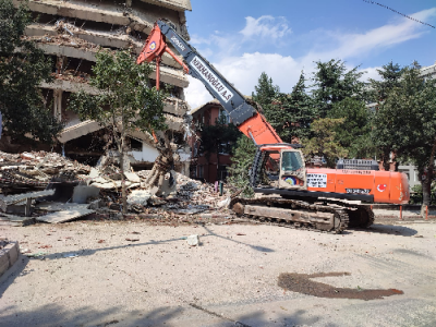 Afyonkarahisar’da kontrolsüz yıkım korku dolu anlar yaşattı